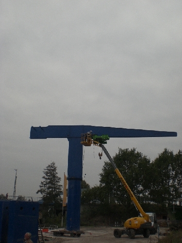 Neuer Kran bei Hollandboot in Berlin - Winterlager in Berlin