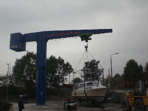 Neuer Kran bei Hollandboot in Berlin - Winterlager in Berlin