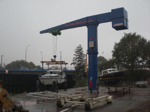 Neuer Kran bei Hollandboot in Berlin - Winterlager in Berlin