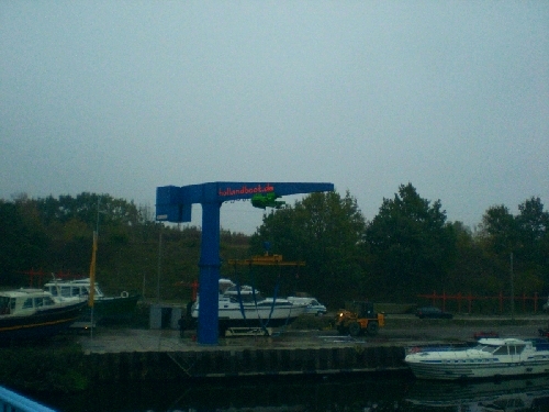 Neuer Kran bei Hollandboot in Berlin - Winterlager in Berlin